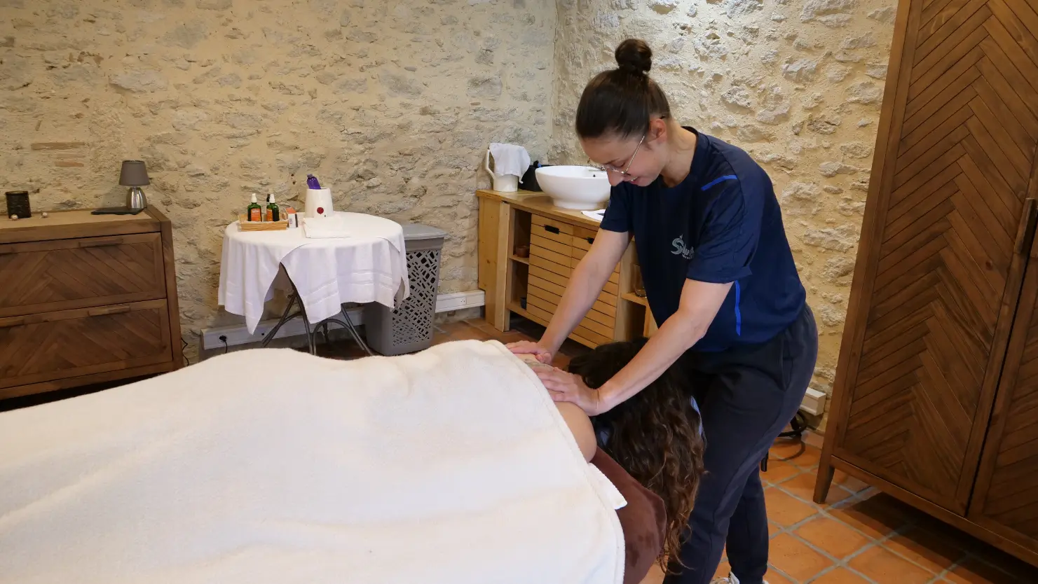 massage-spa-salveo Chambre Julie dans la maison de séjour Salvéo à Loubens, idéale pour un moment de détente